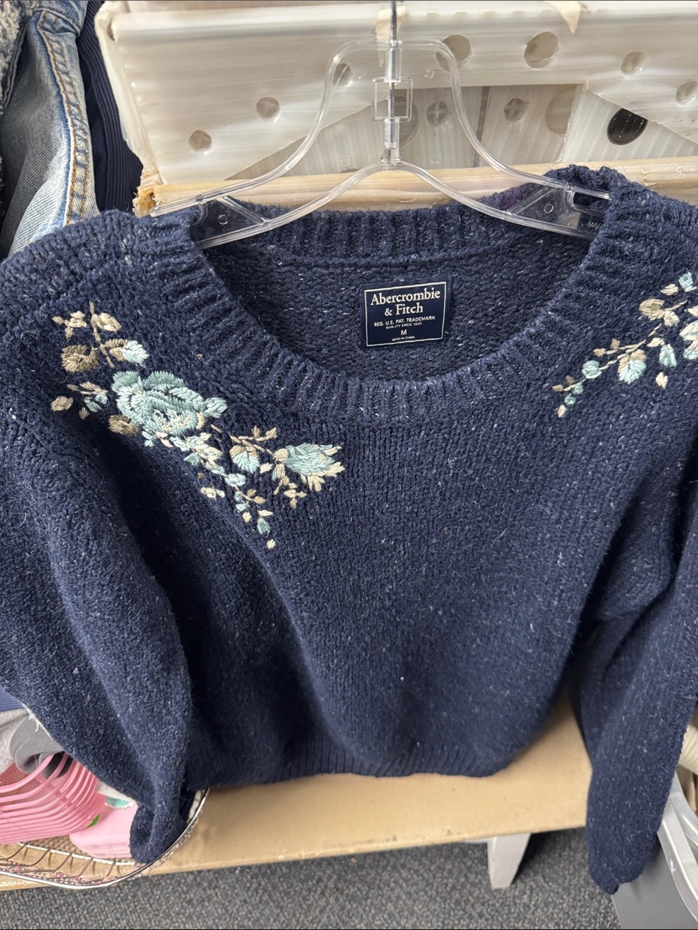 Abercrombie and fitch embroidered sweater M // 092659